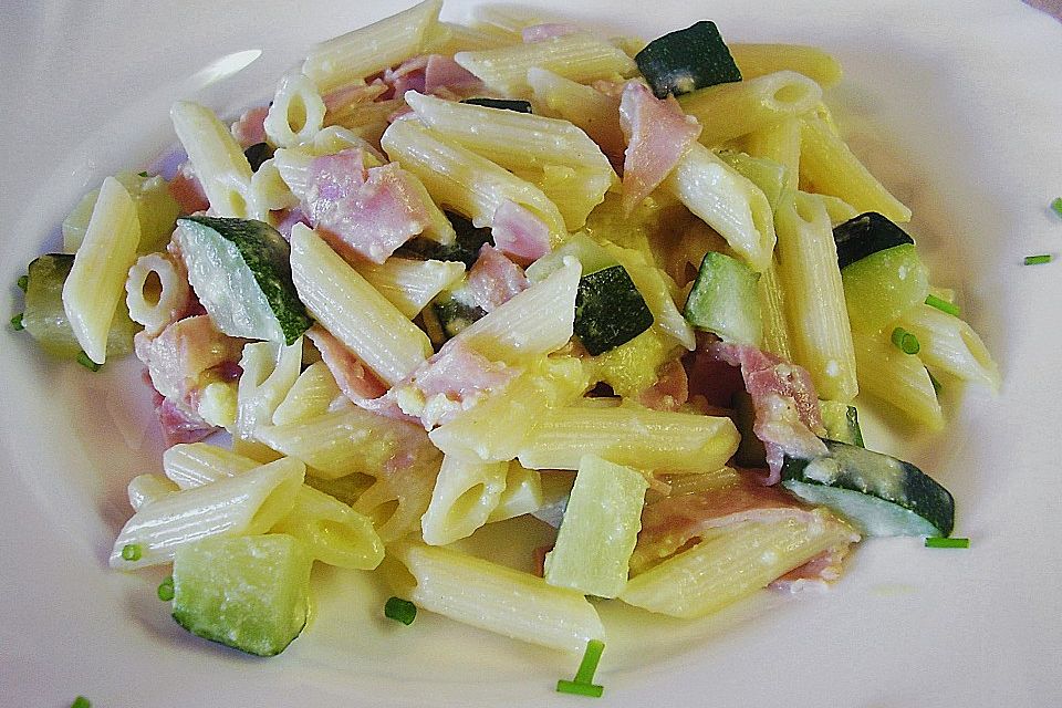 Tagliatelle mit Frischkäse - Zucchini - Sauce