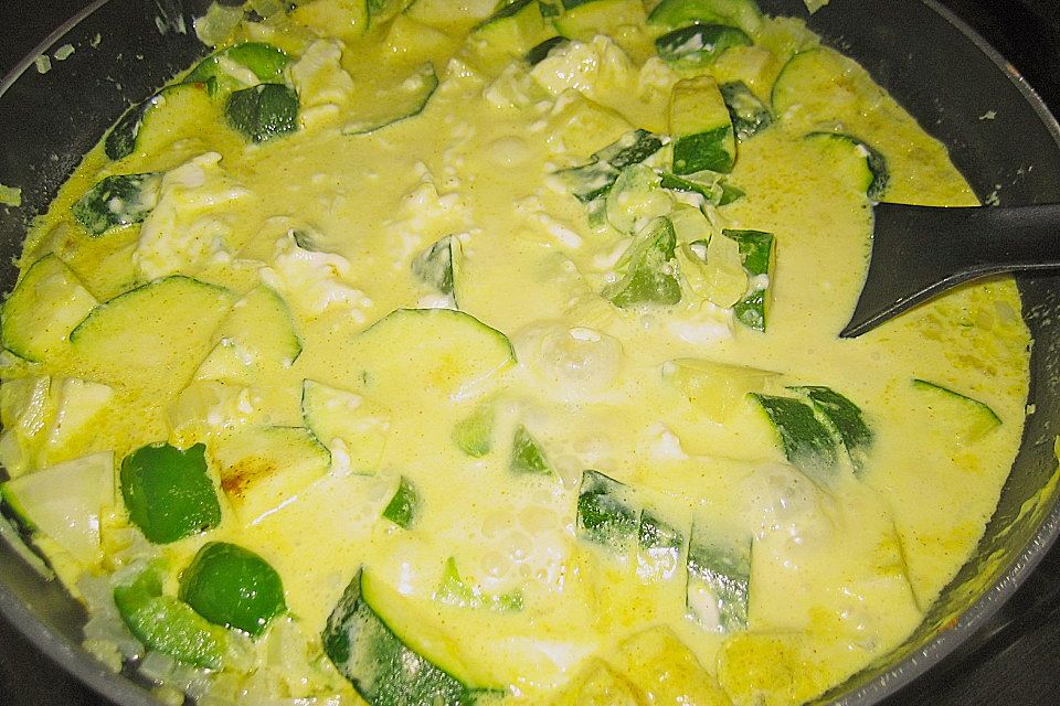 Tagliatelle mit Frischkäse - Zucchini - Sauce