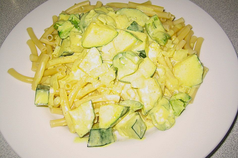 Tagliatelle mit Frischkäse - Zucchini - Sauce