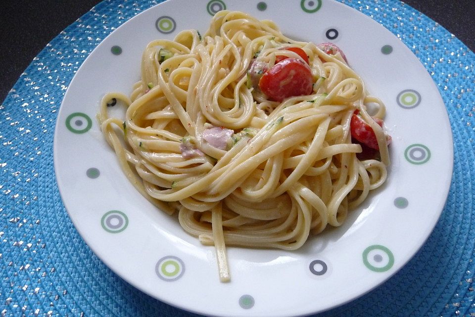 Tagliatelle mit Frischkäse - Zucchini - Sauce