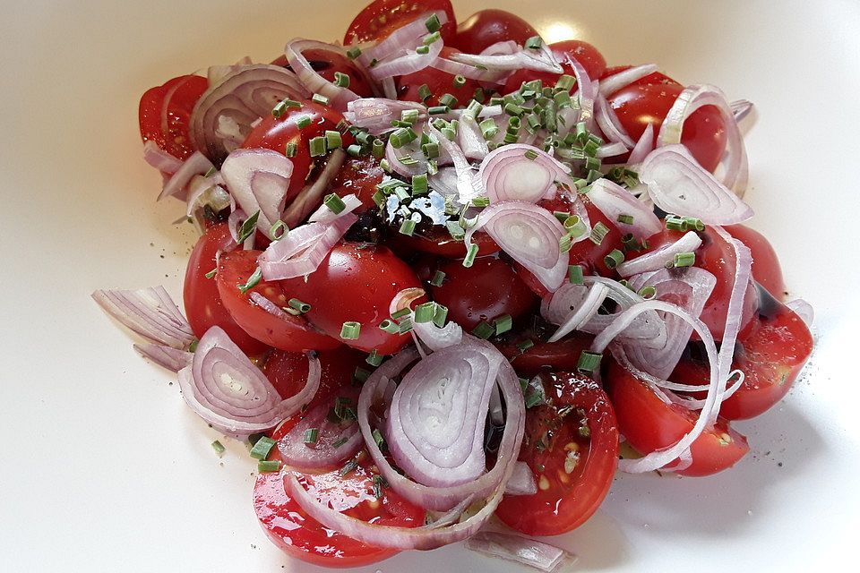 Tomaten - Zwiebel - Salat