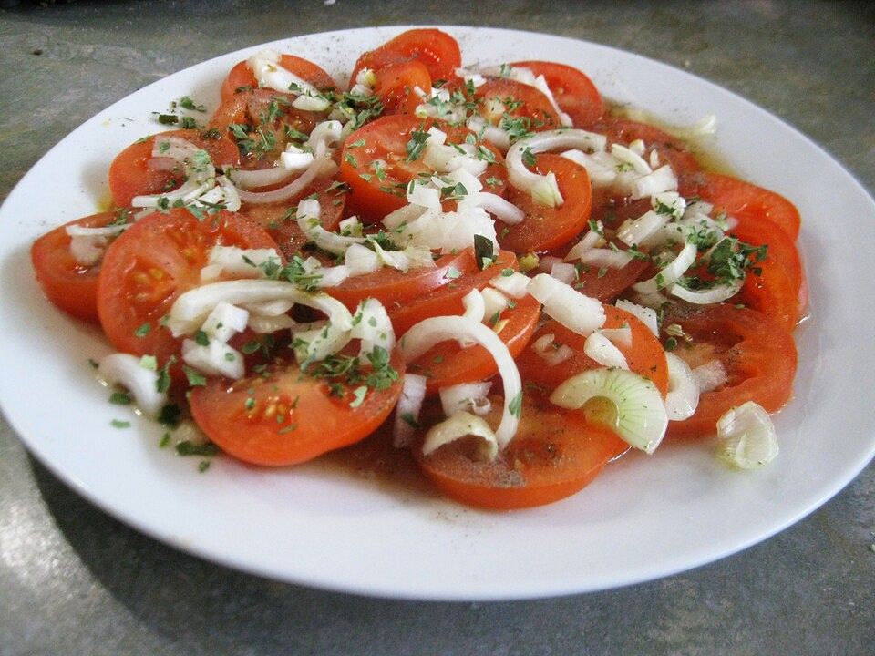 Tomaten - Zwiebel - Salat von tartuffo| Chefkoch