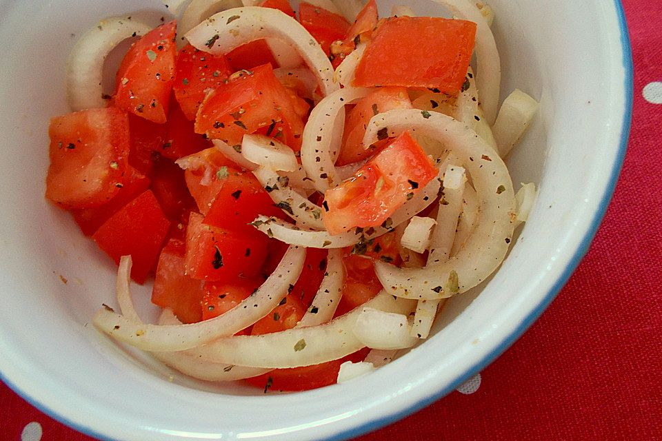 Tomaten - Zwiebel - Salat