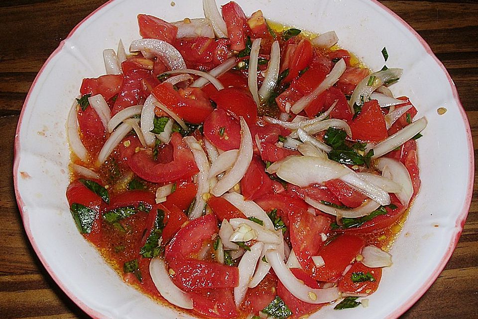 Tomaten - Zwiebel - Salat