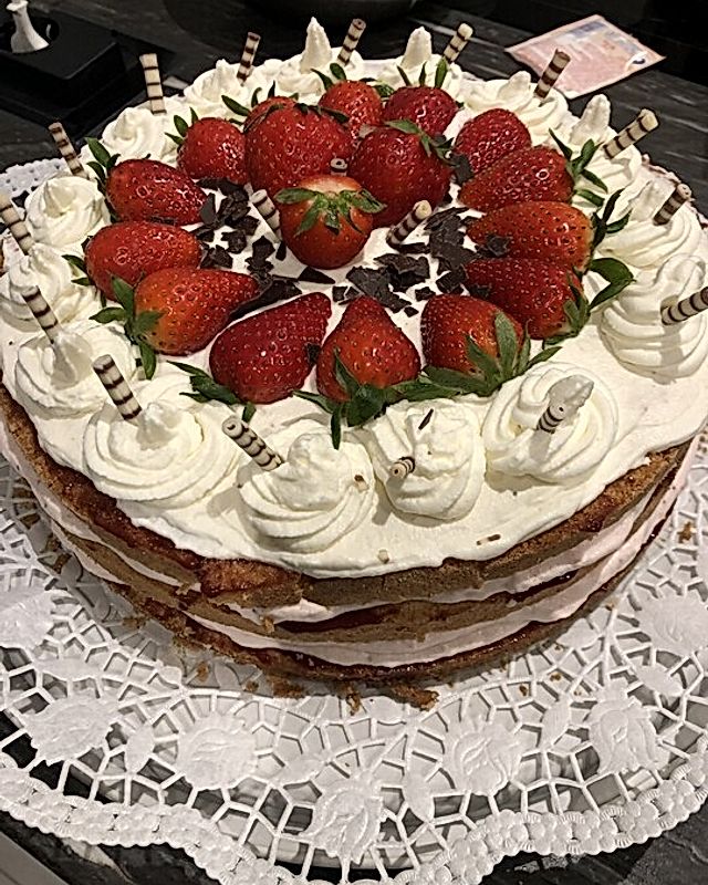 Schnelle Erdbeer - Sahne - Torte