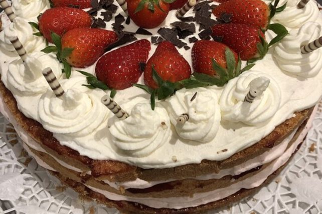 Schnelle Erdbeer - Sahne - Torte von chrisi83| Chefkoch