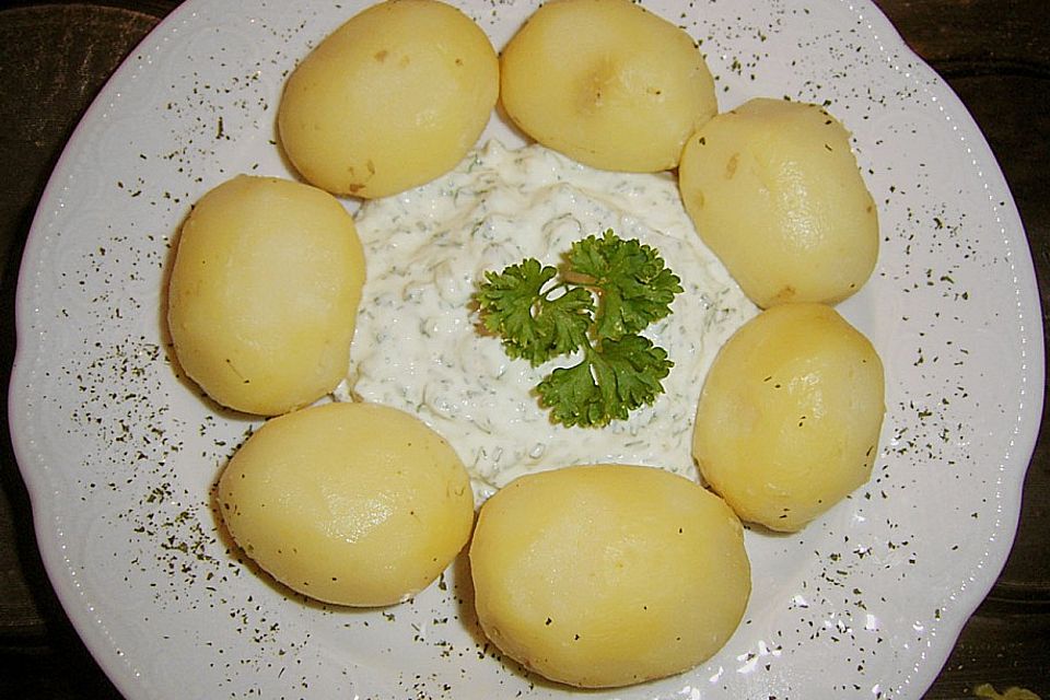 Kräuterquark mit Pellkartoffeln