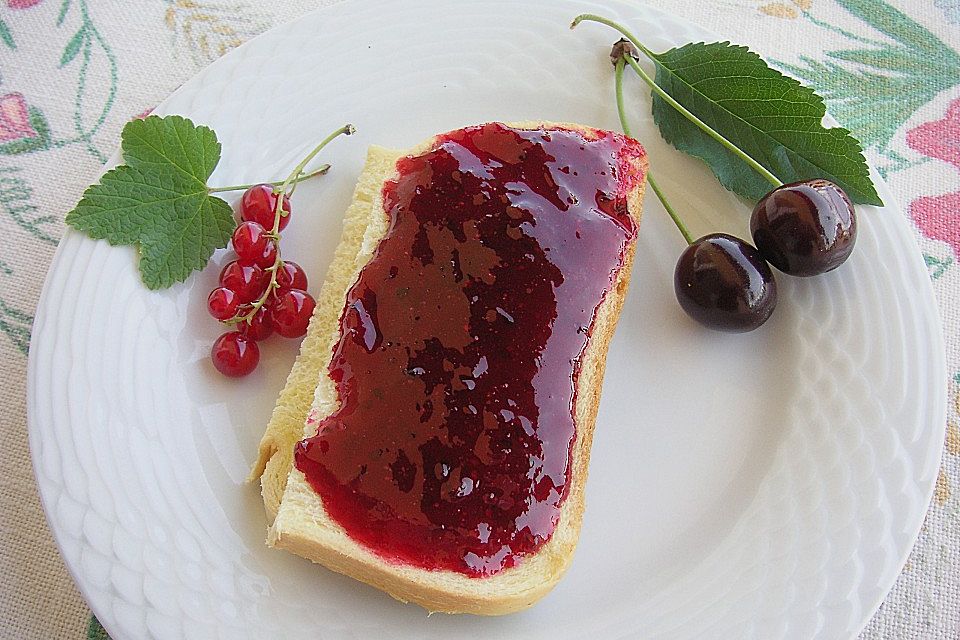 Sauerkirsch - Johannisbeer - Marmelade mit Rum