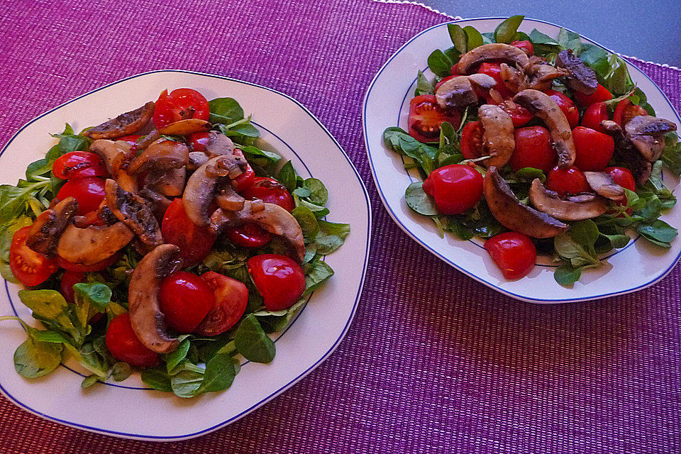 Warmer Tomaten - Pilz - Feldsalat an Balsamico