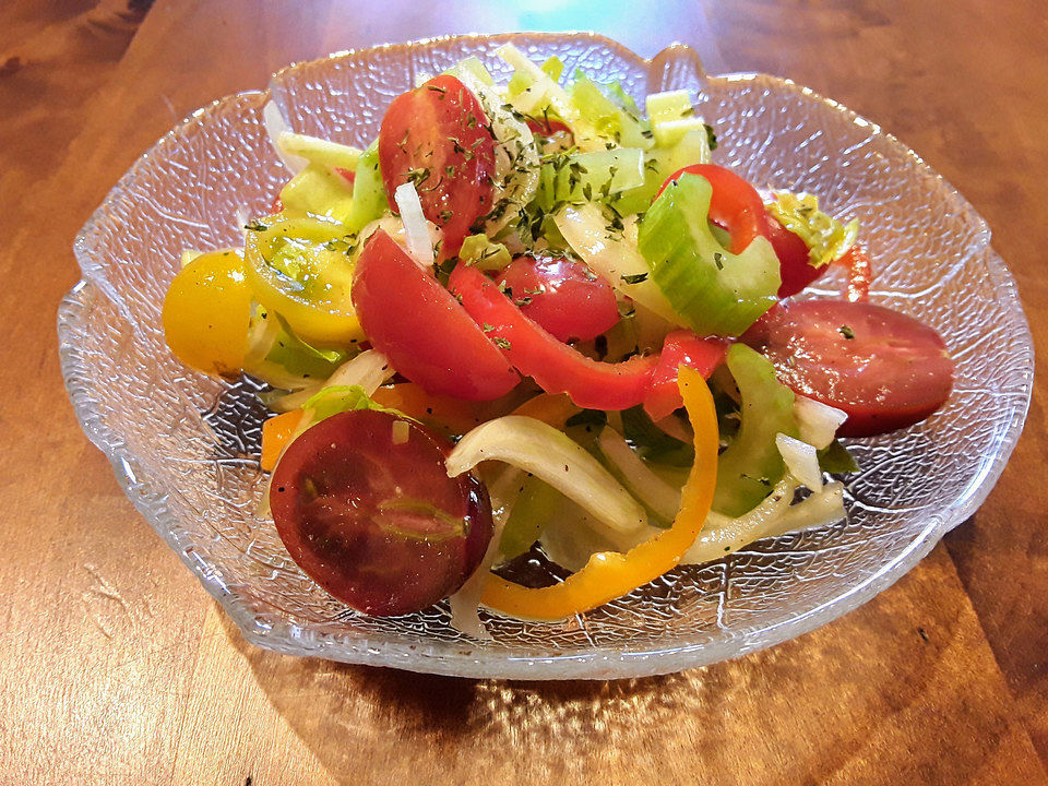 Tomaten - Sellerie - Salat von katipinky| Chefkoch
