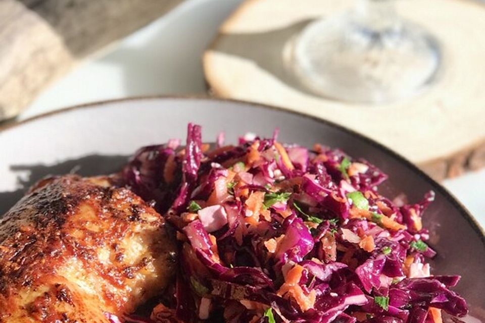 Rotkohlsalat mit Schafskäse