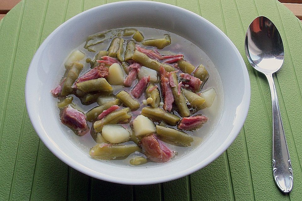 Bohnensuppe mit Rippchen