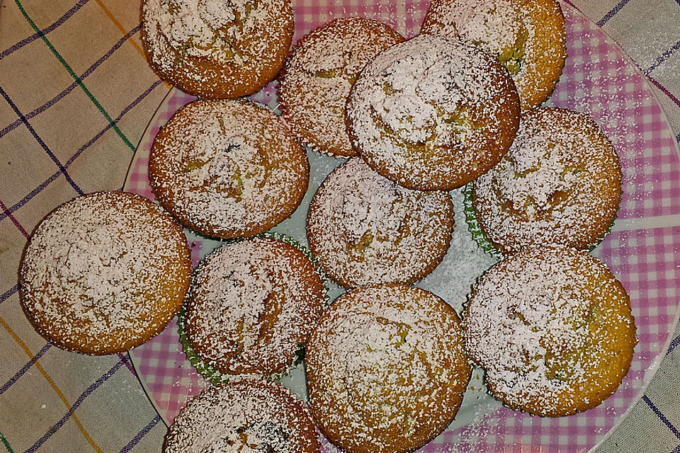 Saftiger Eierlikörkuchen vom Blech