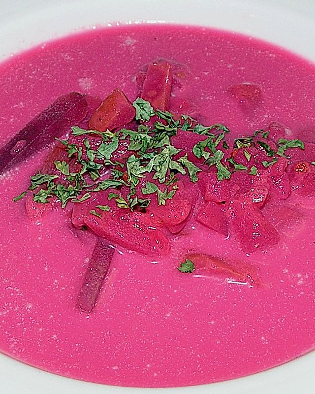 Vitaminreiche, farbenfrohe Suppe (pink)