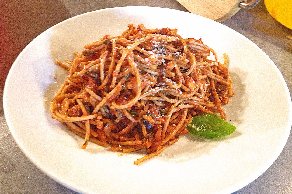 Pasta mit mediterraner Olivensauce