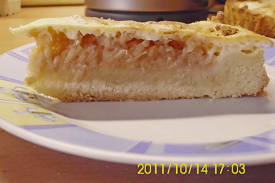 Apfelraspelkuchen mit Schmandguss