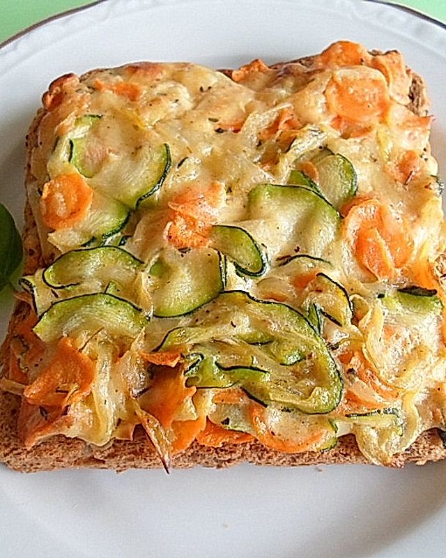 Gratinierter Möhren - Zucchini - Toast