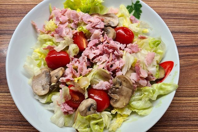 Salat mit gebratenen Champignons von bibi270263| Chefkoch