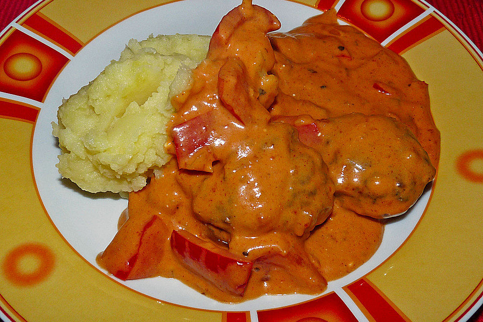 Fleischbällchen mit Paprikasoße