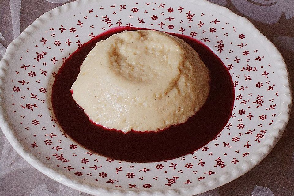 Zimtpudding mit Brombeermus