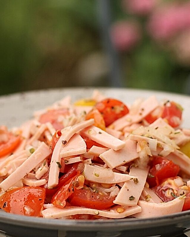 Tomaten - Wurst - Salat