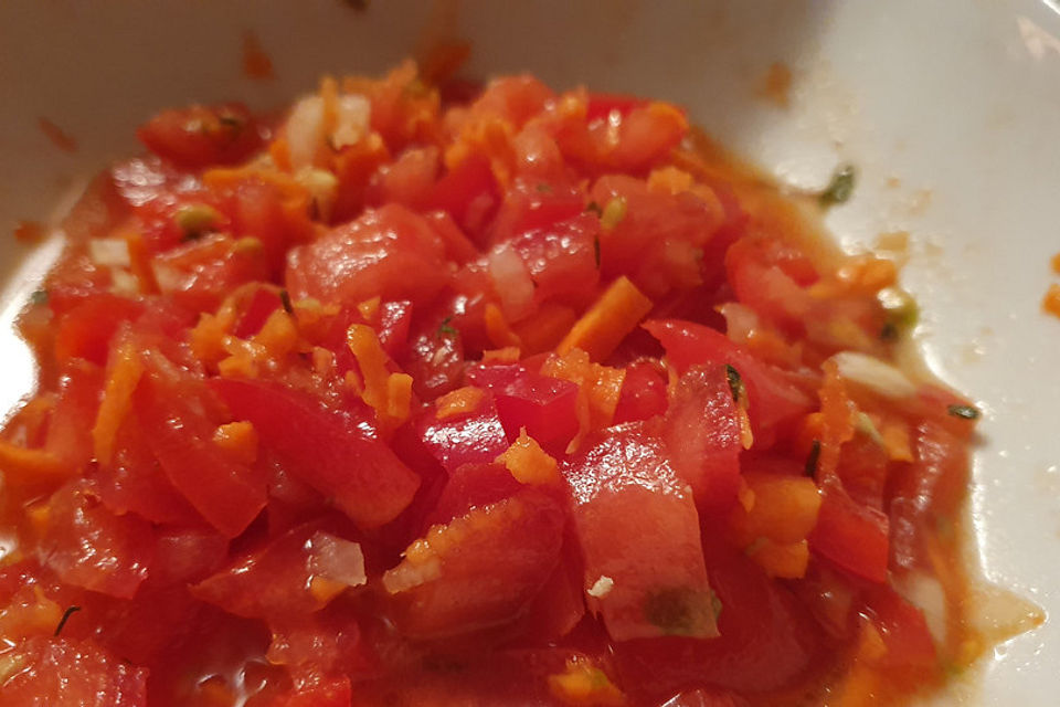 Möhrensalat mit Tomaten