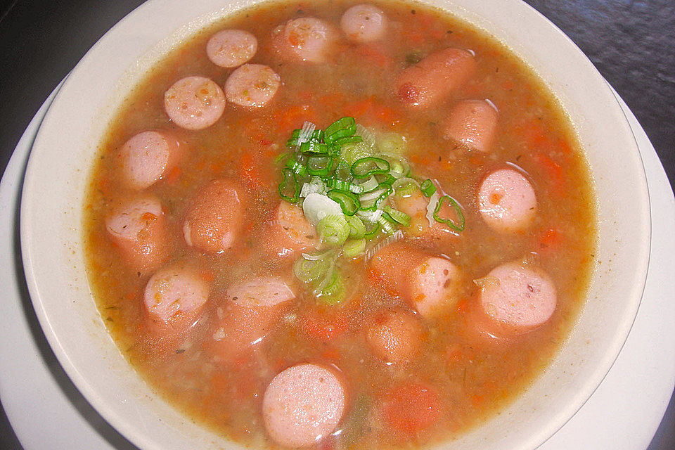 Möhrensuppe mit Wiener Würstchen