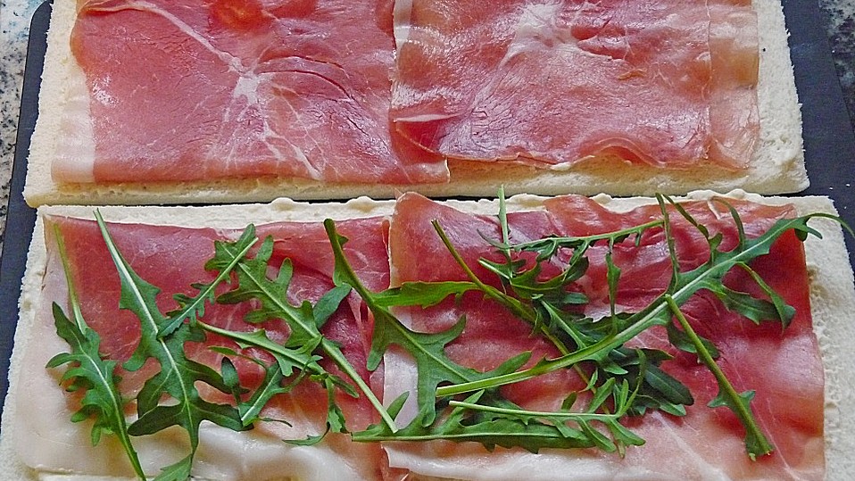 Tramezzini mit Ricotta, Parmaschinken und getrockneten Tomaten von ...