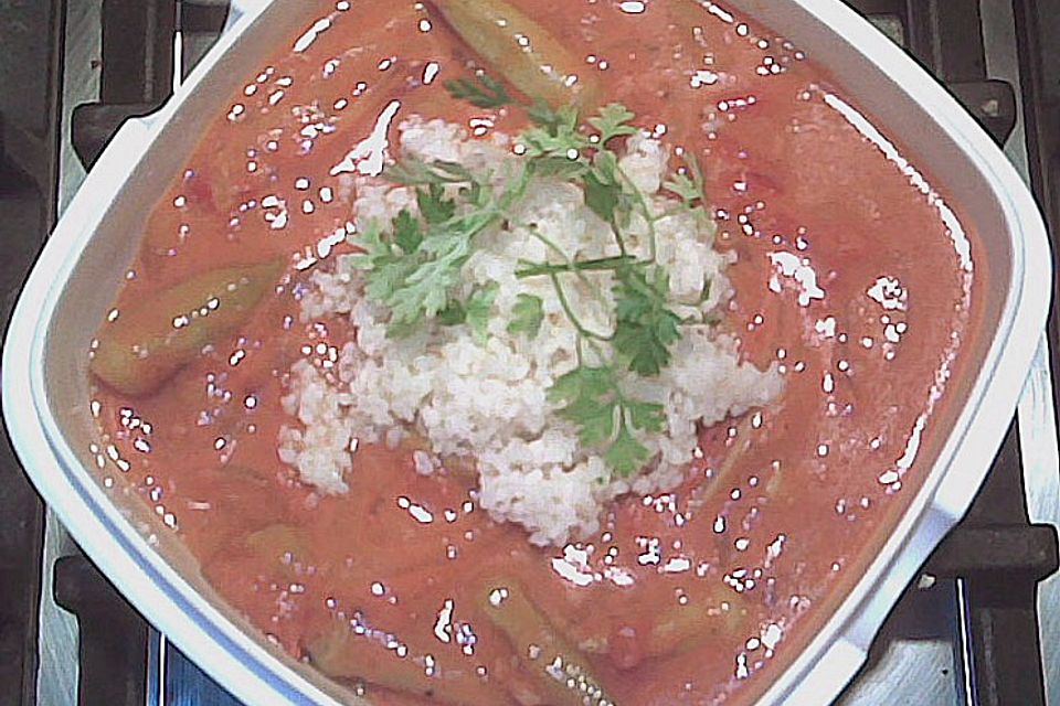 Okra mit Tomaten - Kokos - Curry - Sauce