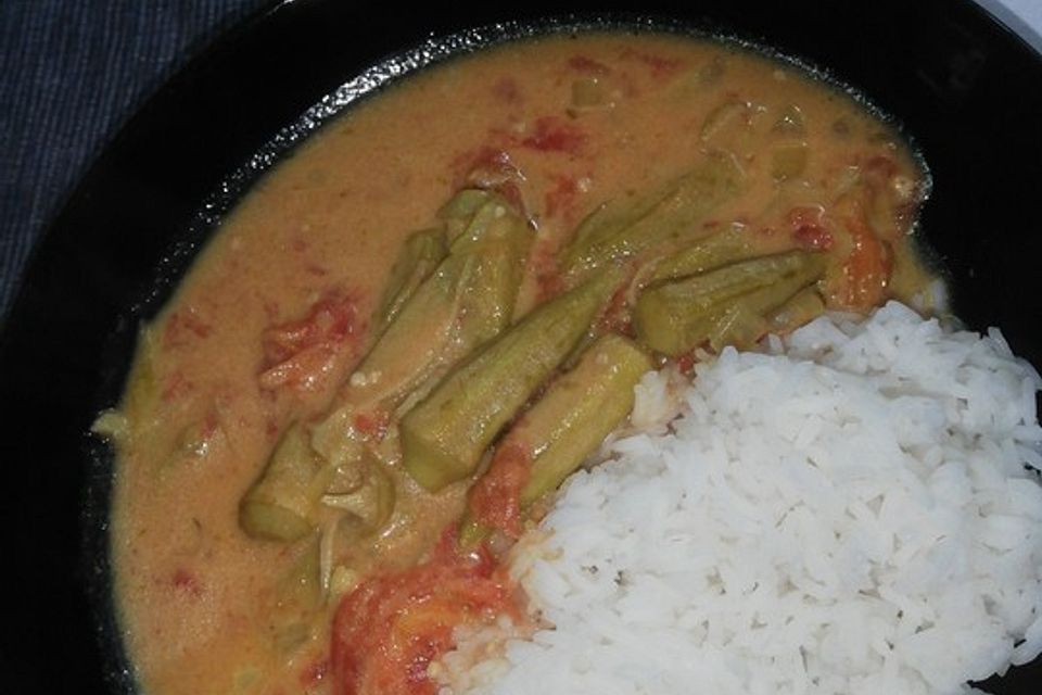 Okra mit Tomaten - Kokos - Curry - Sauce