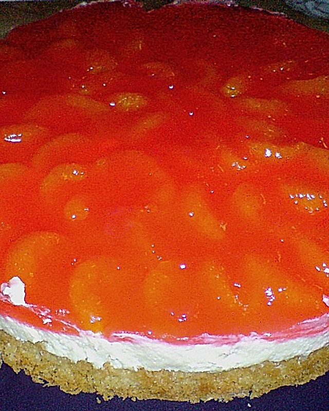 Rot - weißer Sauerrahmkuchen mit Mandarinen