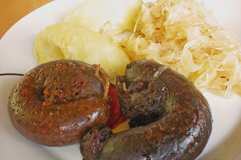 Blut - und Leberwurst mit Sauerkraut und Pellkartoffeln