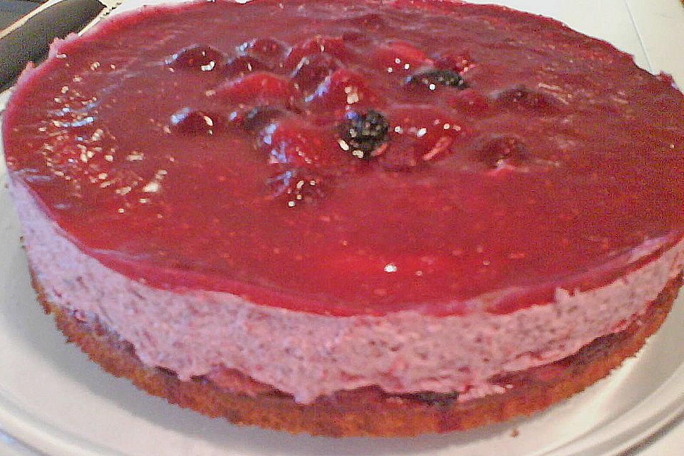 Erdbeermoussetorte