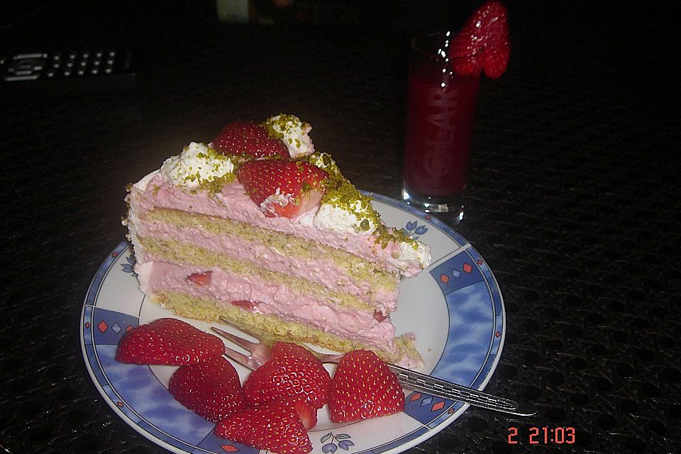 Erdbeer - Pistazien - Torte