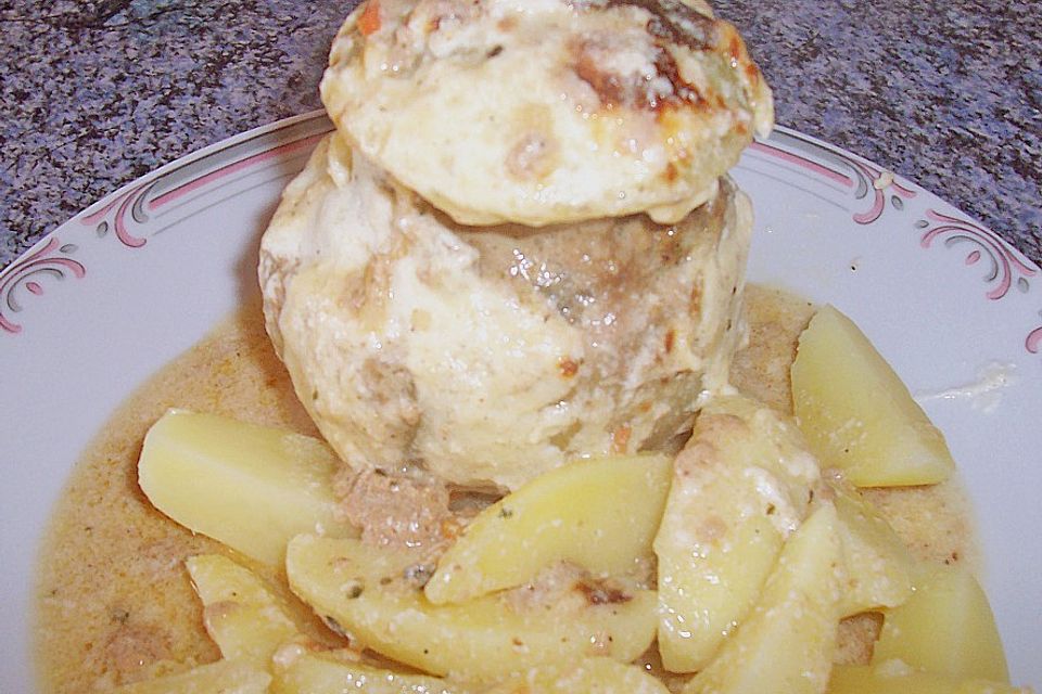 Gefüllte Kohlrabi in Sauerrahmsoße