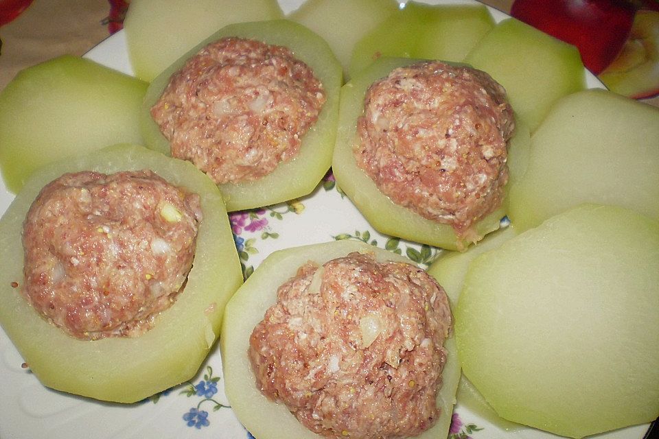 Gefüllte Kohlrabi in Sauerrahmsoße