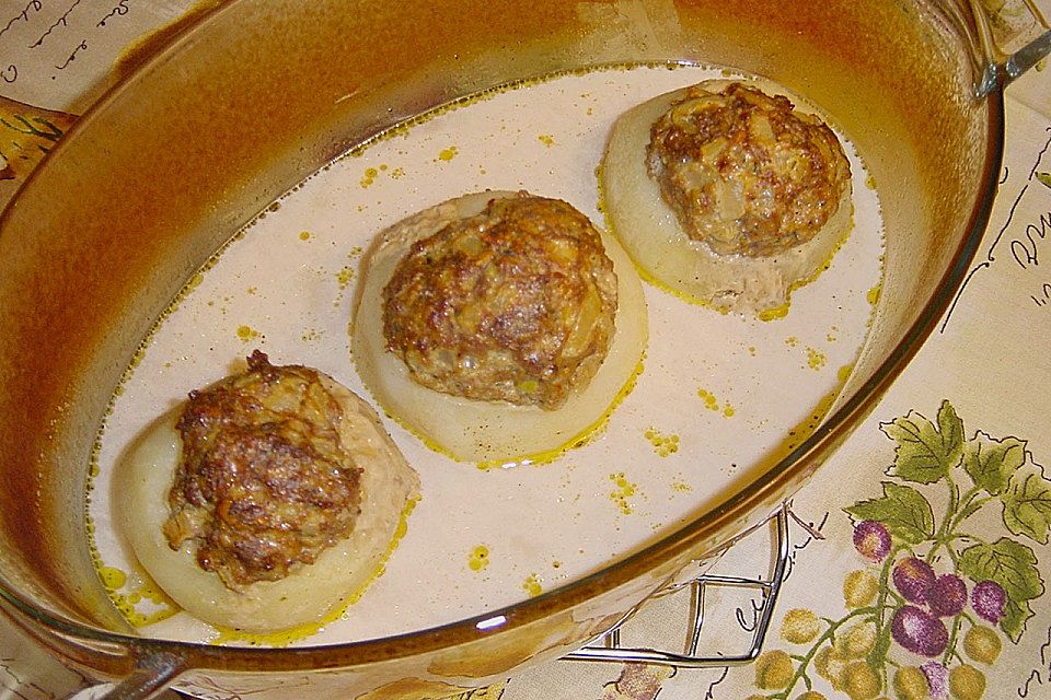Gefüllte Kohlrabi in Sauerrahmsoße