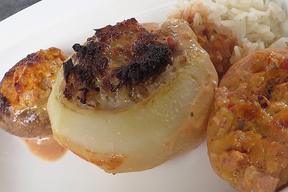 Gefüllte Kohlrabi in Sauerrahmsoße