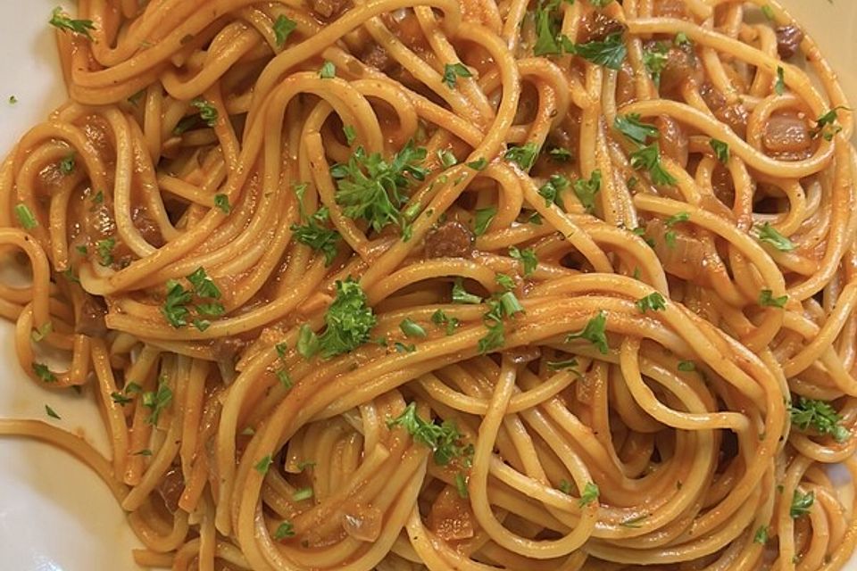 Spaghetti mit Tomaten - Zwiebelsauce