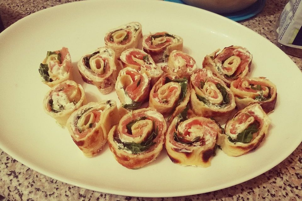 Lachs - Pfannkuchen - Röllchen