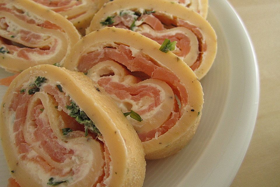 Lachs - Pfannkuchen - Röllchen