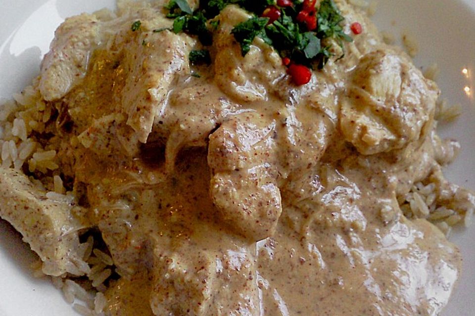 Indisches Safran - Joghurt - Huhn mit Mandeln