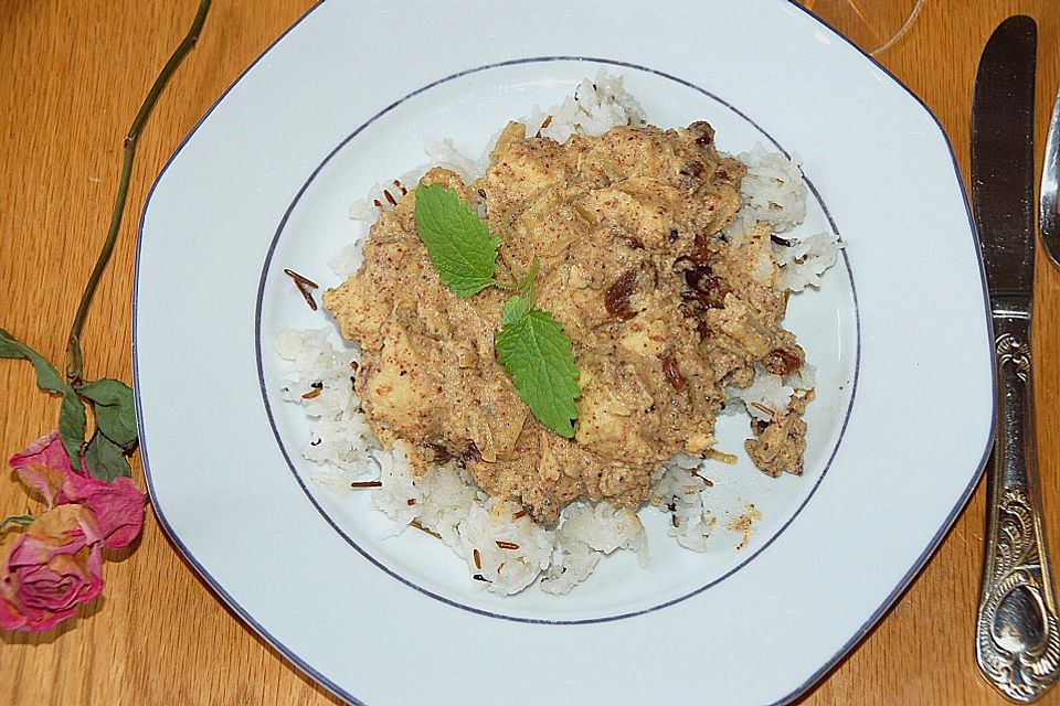 Indisches Safran - Joghurt - Huhn mit Mandeln