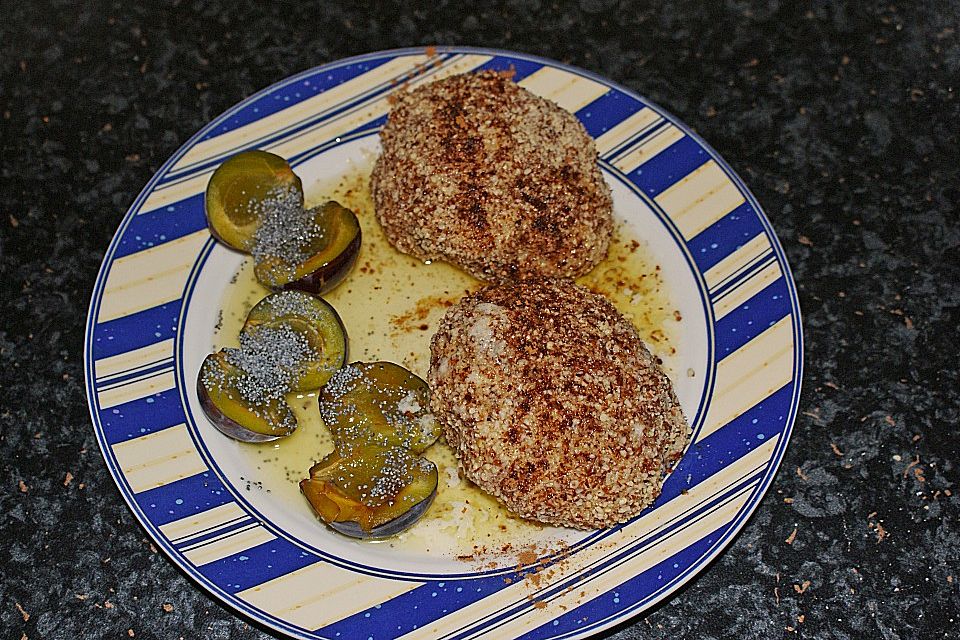 Zwetschgenknödel mit Marzipan