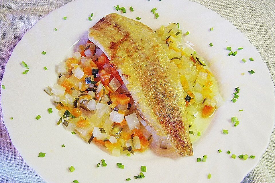 Seelachsfilet auf buntem Gemüse Seelachsfilet auf buntem Gemüse