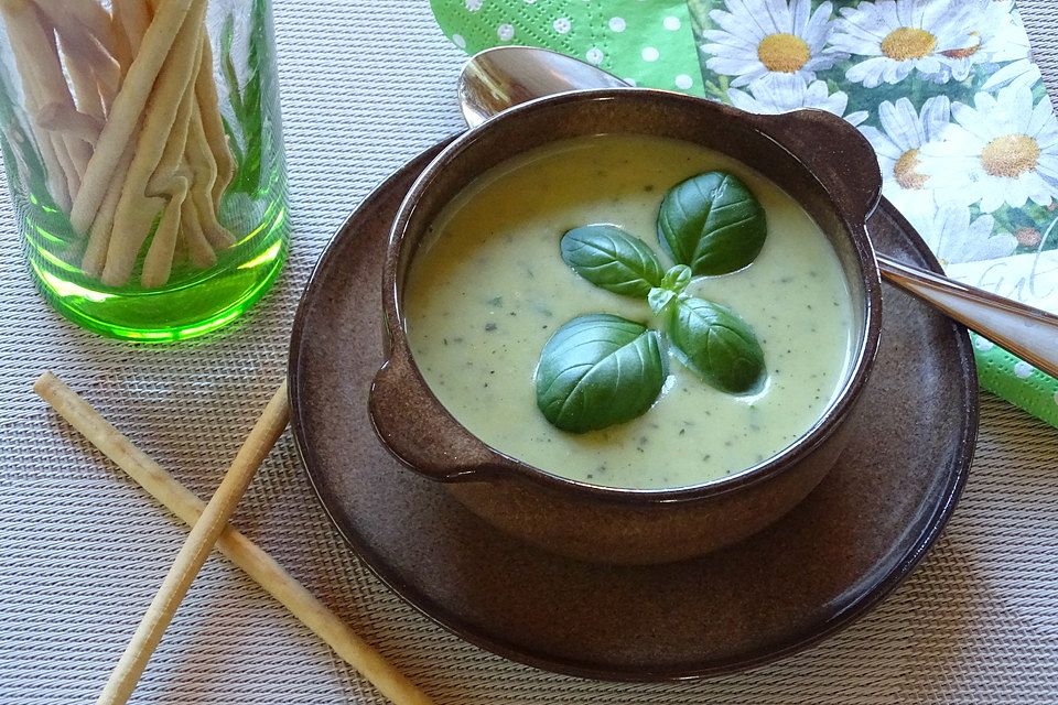 Zucchinisuppe - grüne Hexensuppe