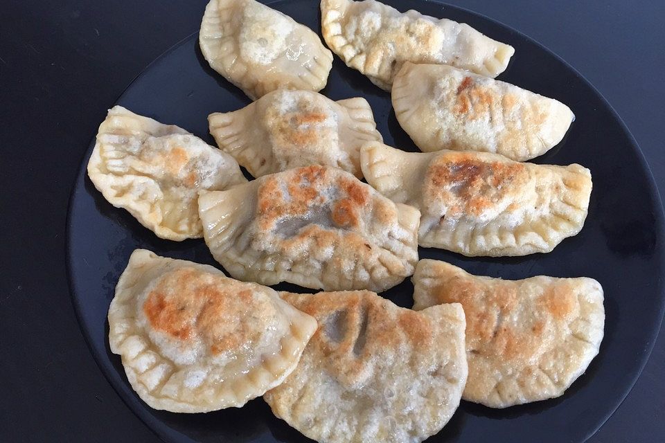 Piroggi mit Hackfleisch und Pilzen