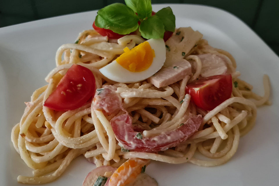 Spaghettisalat à la Schateffi