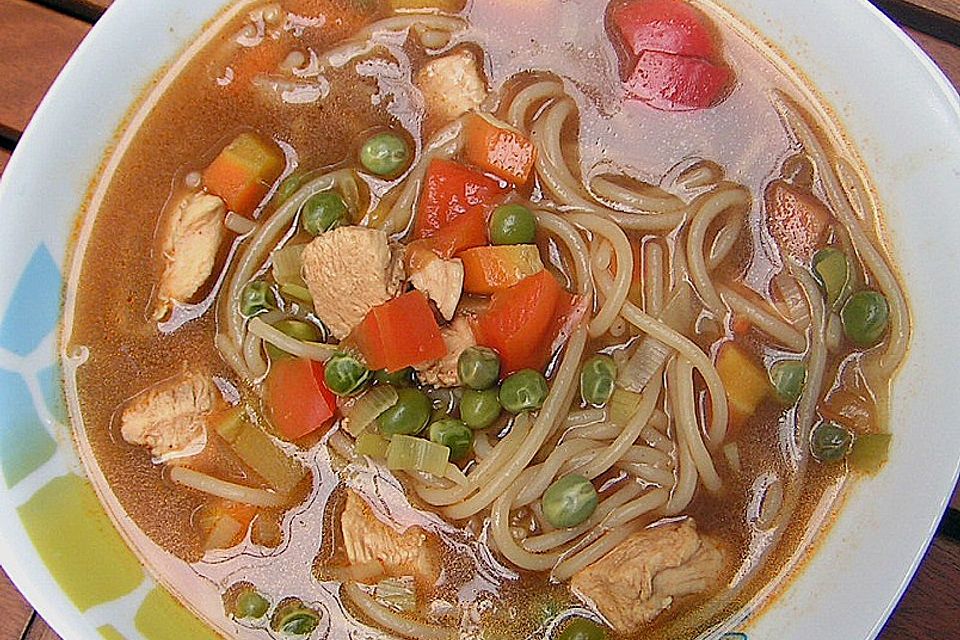 Asiatische Hühner - Nudelsuppe