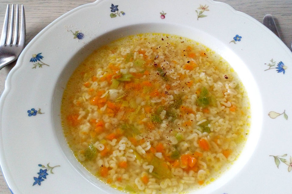 Asiatische Hühner - Nudelsuppe